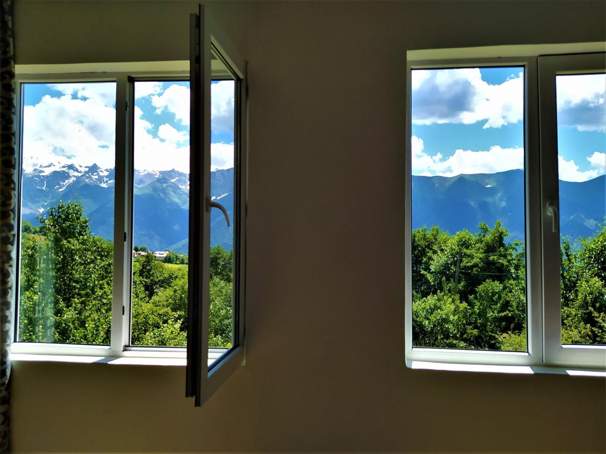 Gujejiani Guest House เมสเตีย ภายนอก รูปภาพ